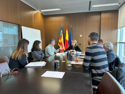 Susana Camarero recibe al alcalde de Tous para abordar cuestiones de carácter social del municipio